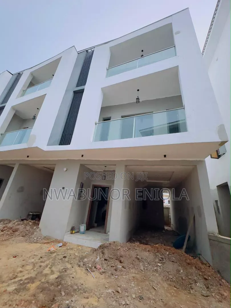 4bdrm Apartment in Ogudu GRA for sale