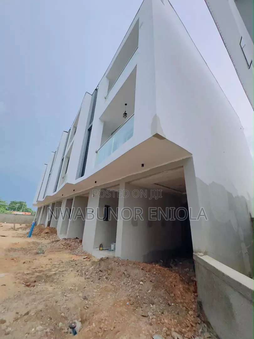 4bdrm Apartment in Ogudu GRA for sale
