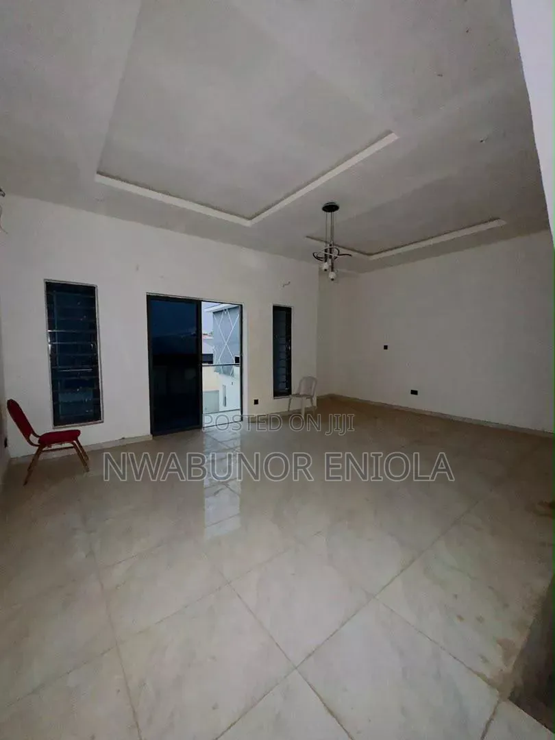 4bdrm Apartment in Ogudu GRA for sale