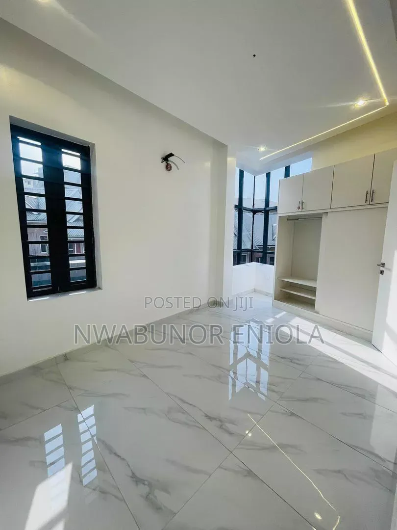 4bdrm Duplex in Berger for sale