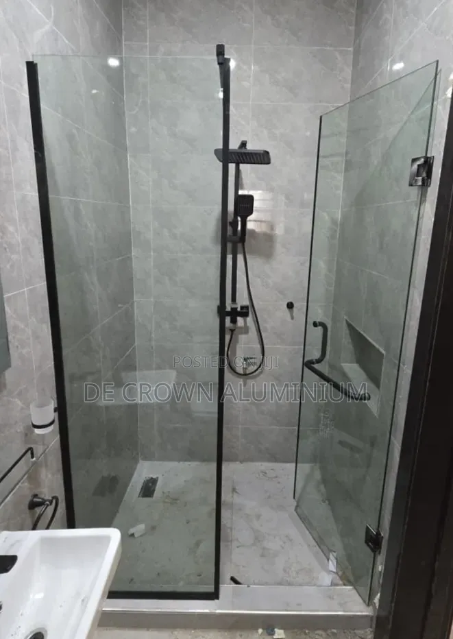L-Shape 10mm Tempered Glass Shower Cubicle | Black Accessories