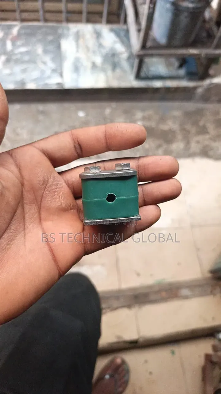 Tubing Clip 1/2" 1/4"