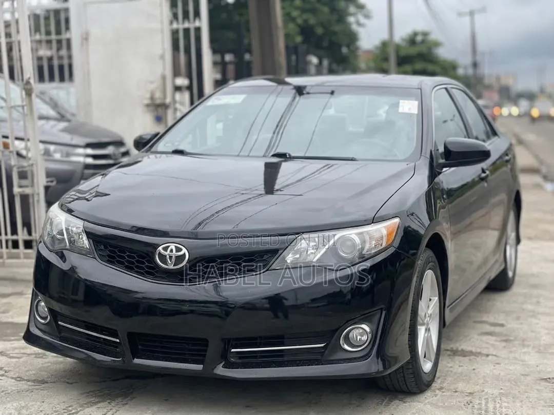 Toyota Camry SE 4dr Sedan (2.5L 4cyl 6A) 2013 Black