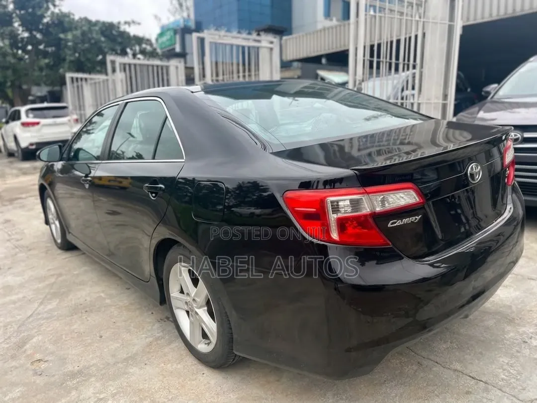 Toyota Camry SE 4dr Sedan (2.5L 4cyl 6A) 2013 Black