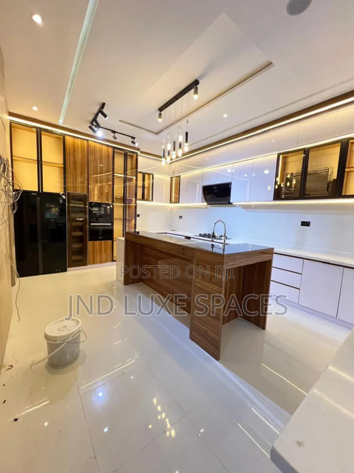 5bdrm Duplex in Chevron for sale