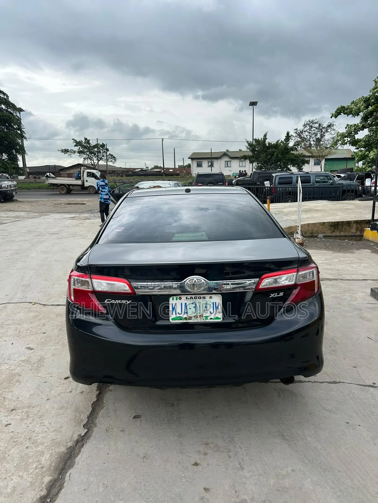 Toyota Camry XLE 4dr Sedan (2.5L 4cyl 6A) 2013 Black