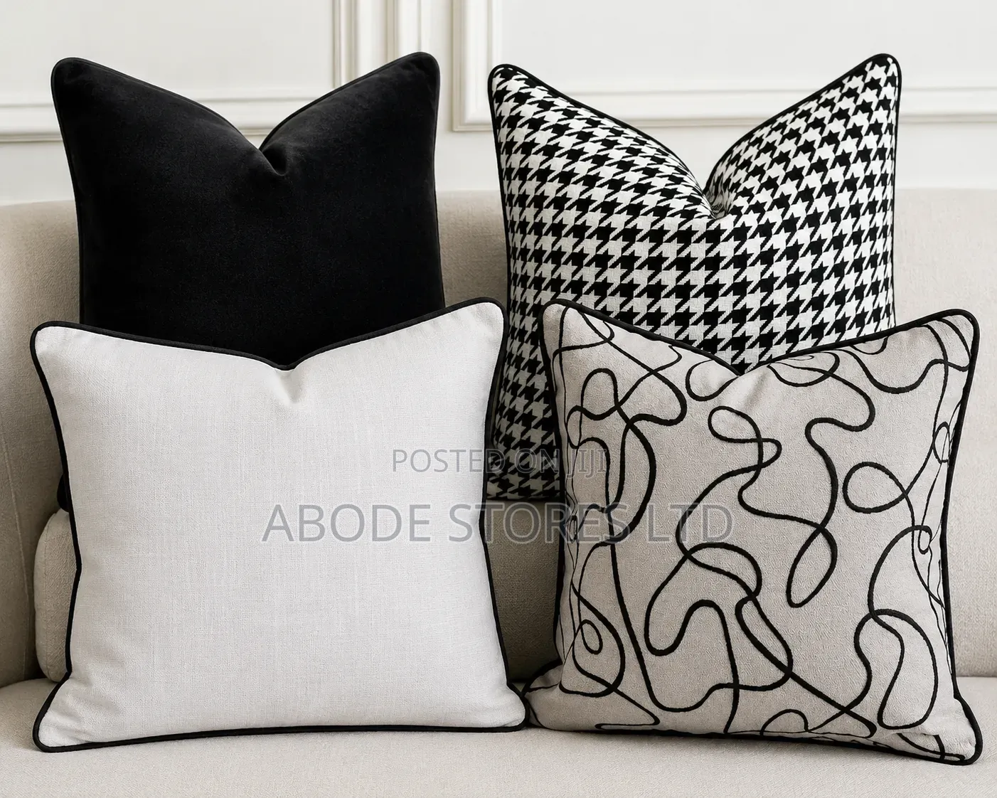 4 PCS Monochrome Throw Pillow Set
