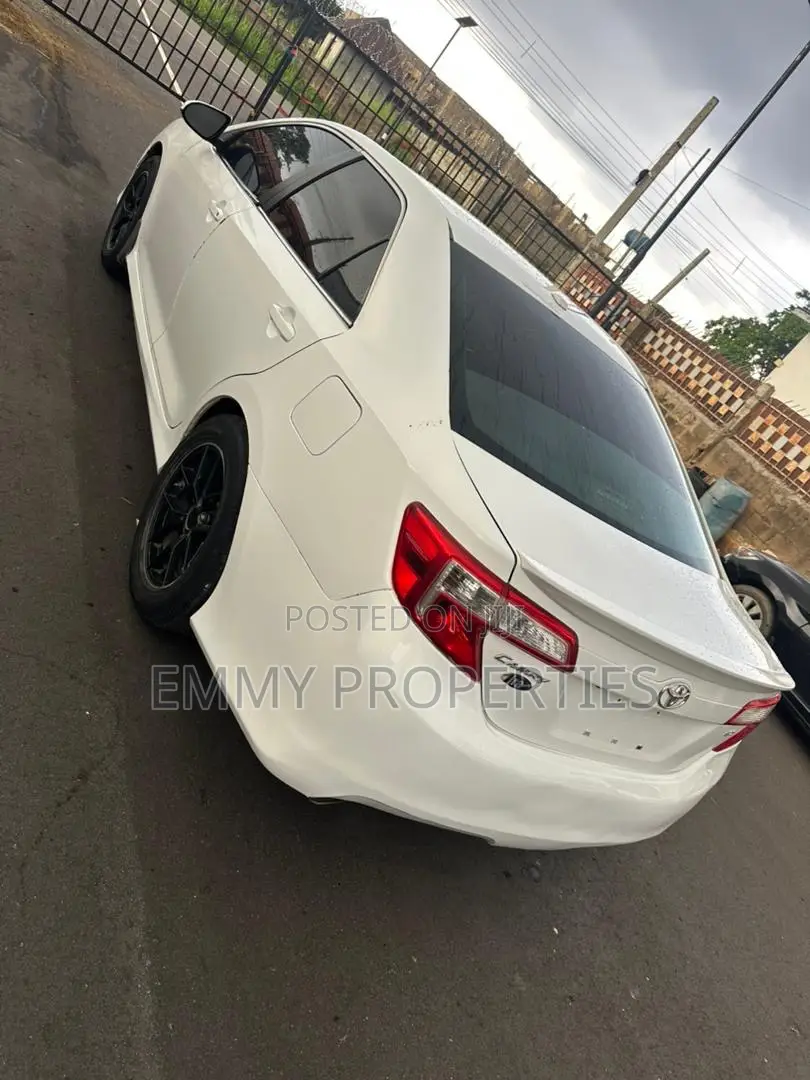 Toyota Camry SE 4dr Sedan (3.5L 6cyl 6A) 2014 White