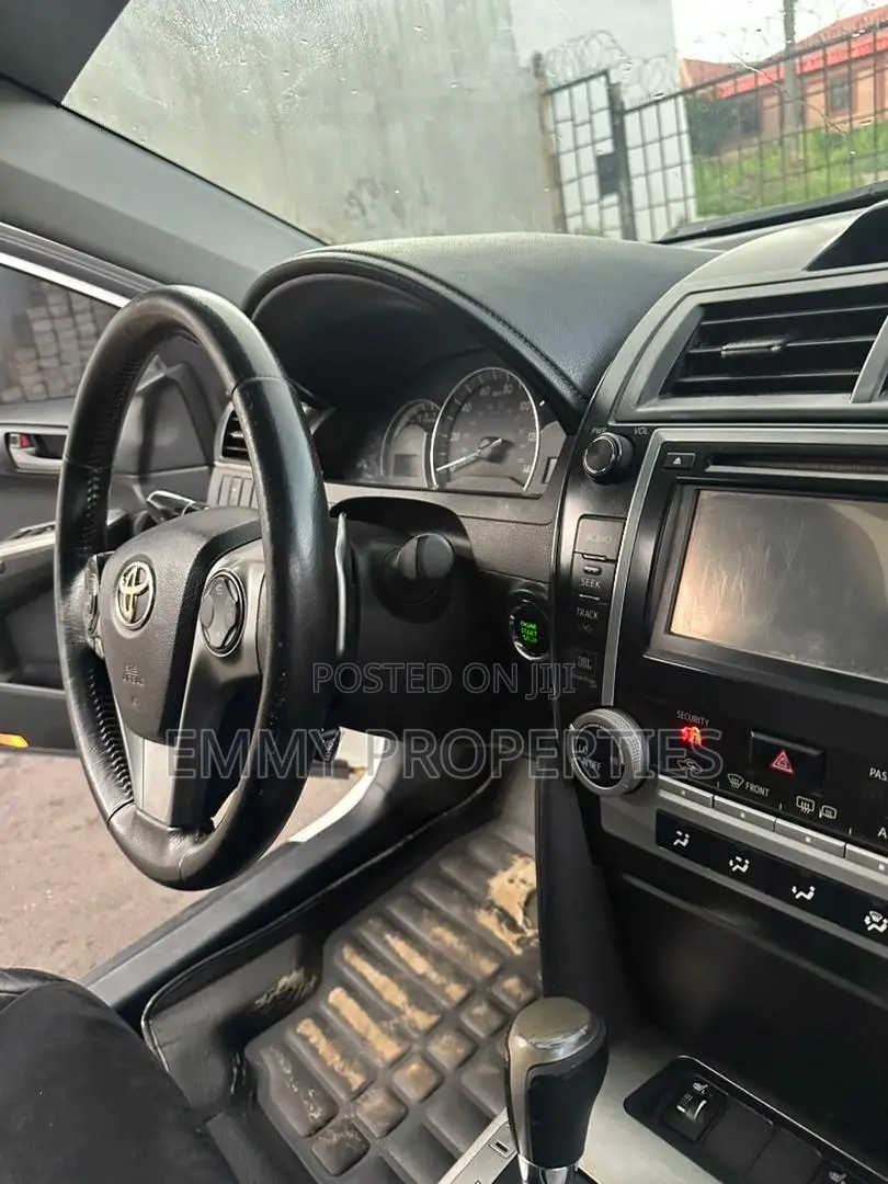 Toyota Camry SE 4dr Sedan (3.5L 6cyl 6A) 2014 White