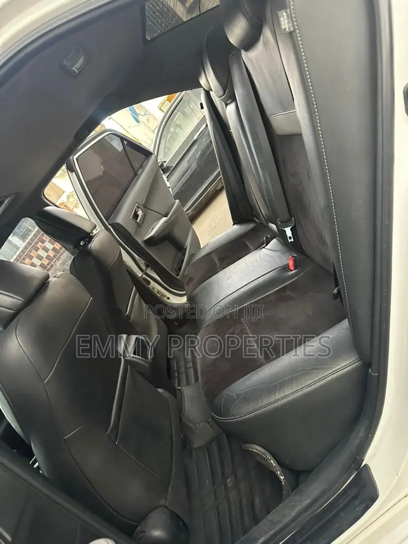 Toyota Camry SE 4dr Sedan (3.5L 6cyl 6A) 2014 White