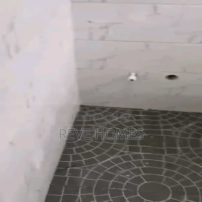 Mini Flat in Iwaya for rent