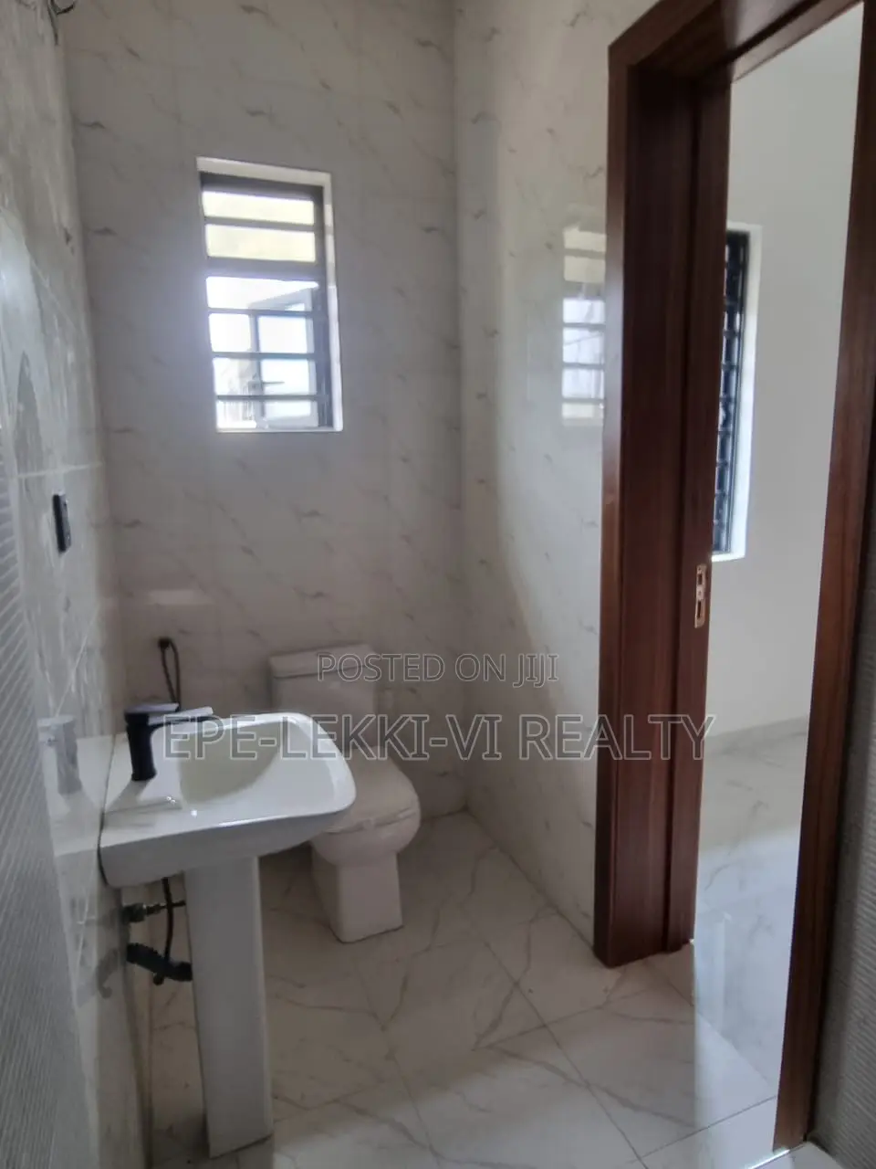3bdrm Block of Flats in Lekki for rent