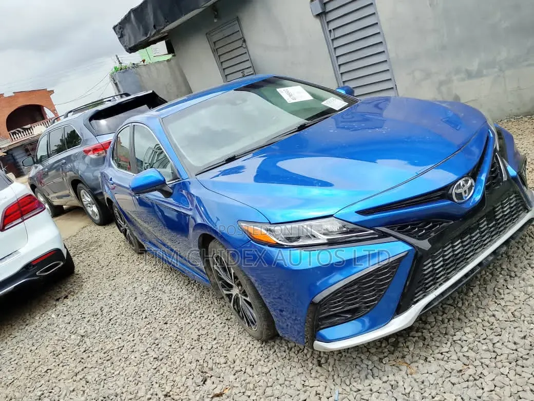 Toyota Camry SE FWD 2020 Blue