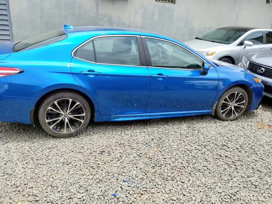 Toyota Camry SE FWD 2020 Blue
