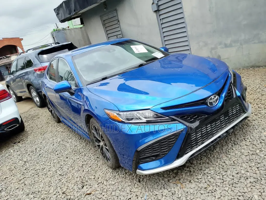 Toyota Camry SE FWD 2020 Blue