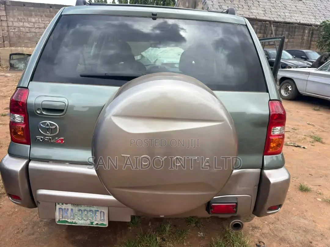 Toyota RAV4 Automatic 2004 Gold