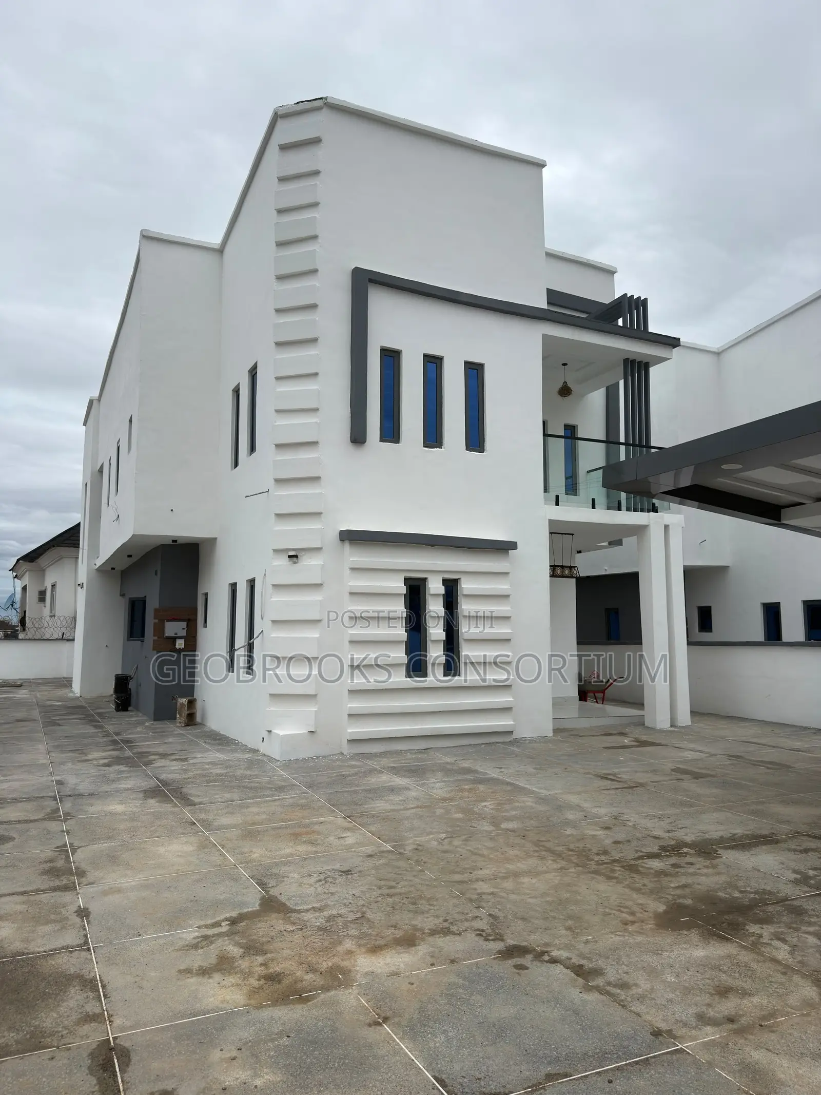 5bdrm Duplex in Kolapo Ishola Gra, Akobo for sale