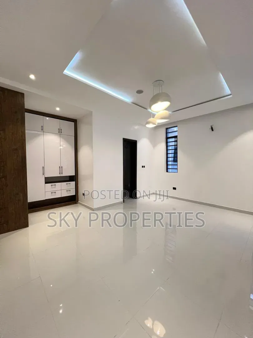 5bdrm Duplex in Megamond, Ikota for sale