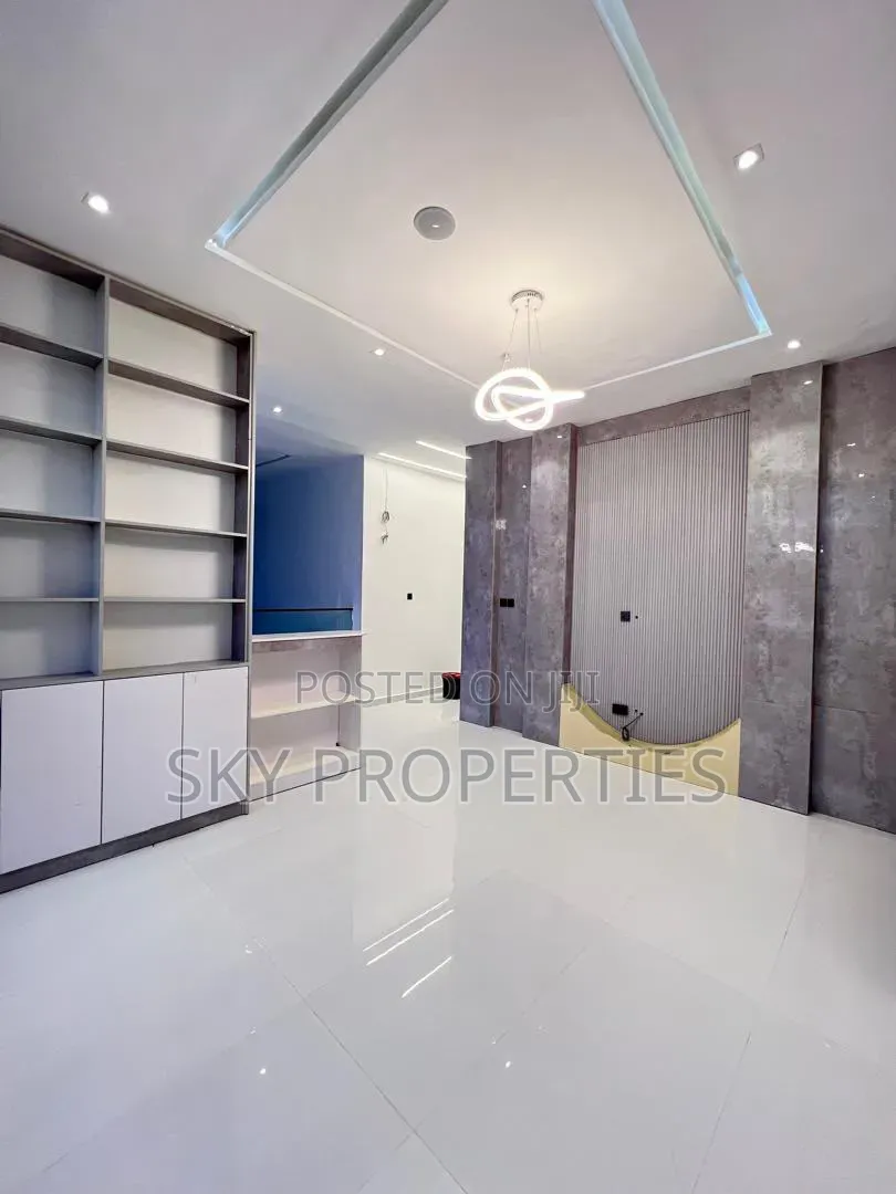 5bdrm Duplex in Megamond, Ikota for sale