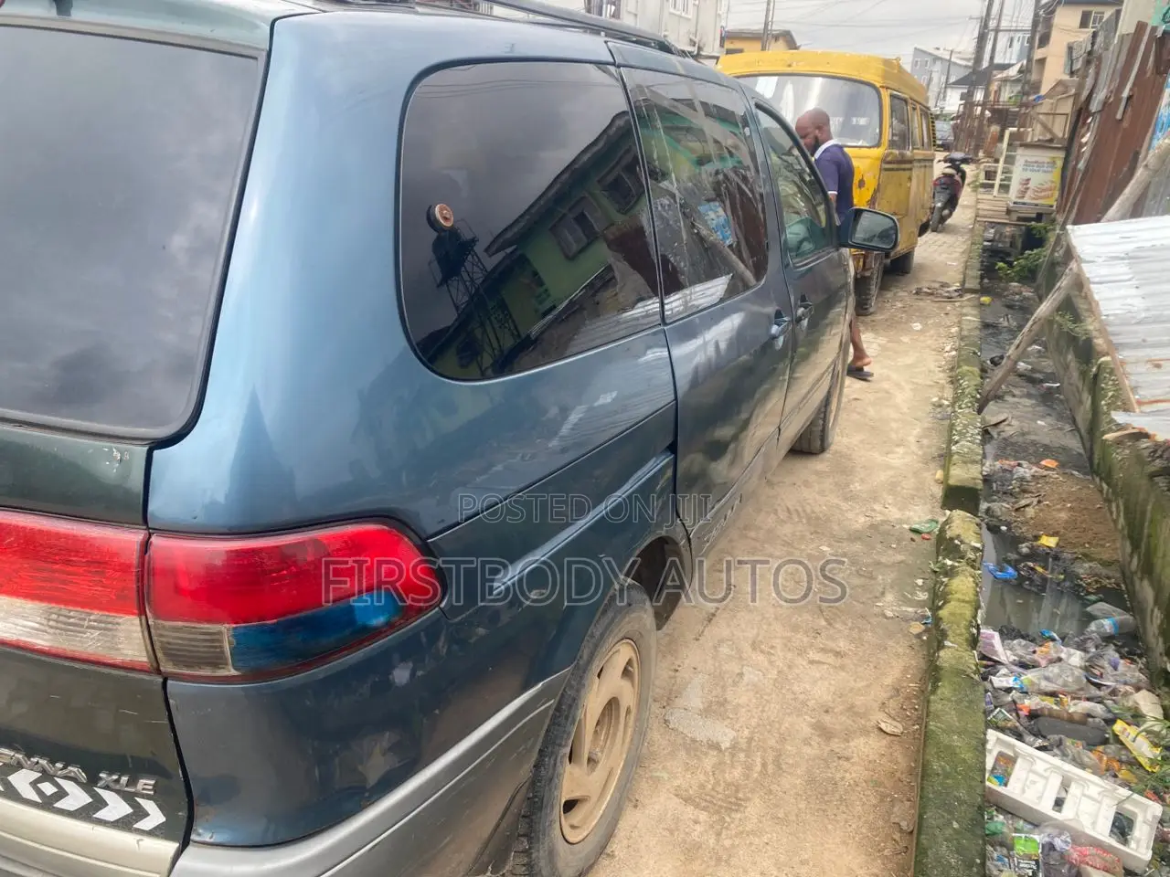 Toyota Sienna 2000 Blue