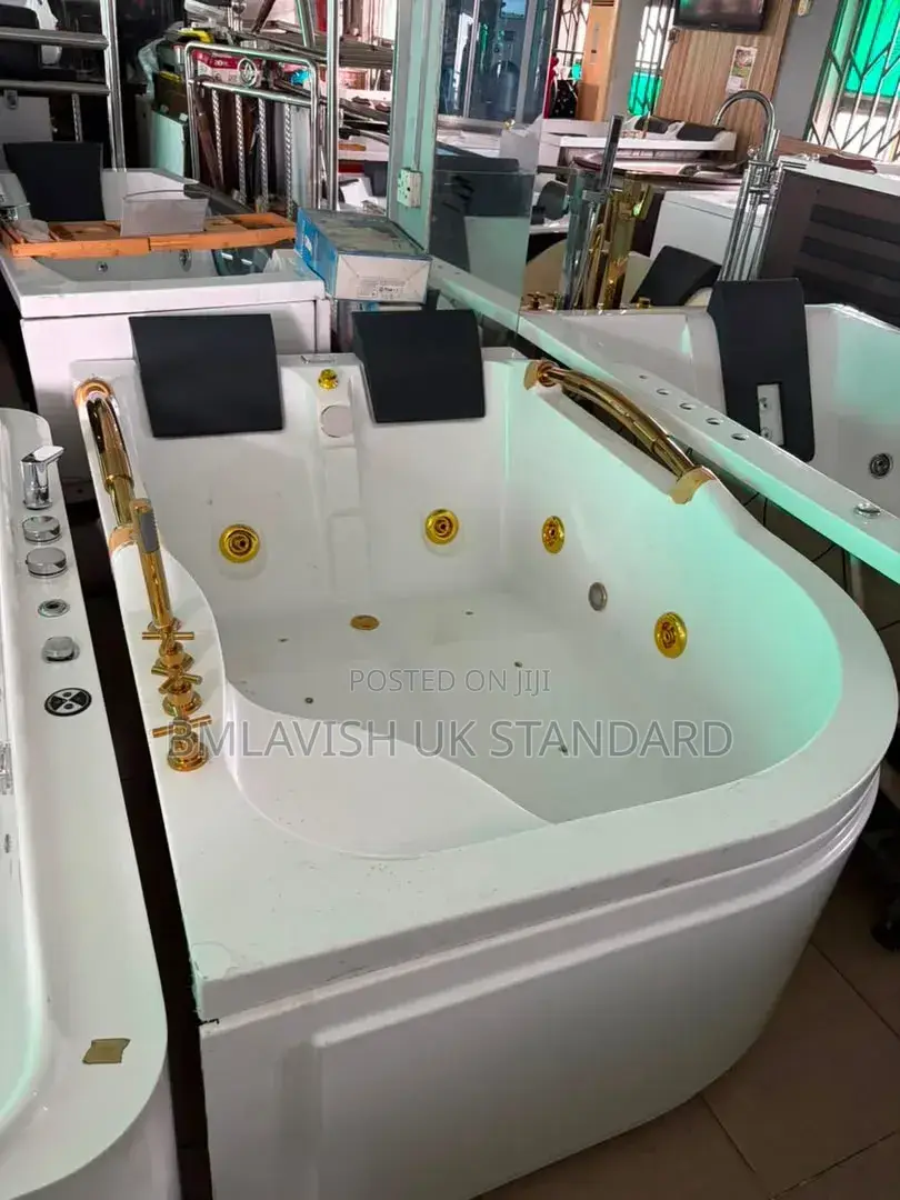 Double Corner Gold Jacuzzi With Massage Jet