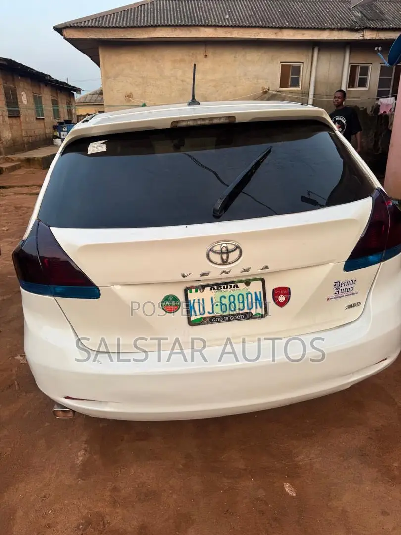 Toyota Venza V6 AWD 2010 White