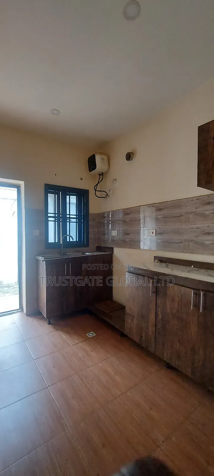 2bdrm Bungalow in Broadview Estate, Idu Industrial for rent