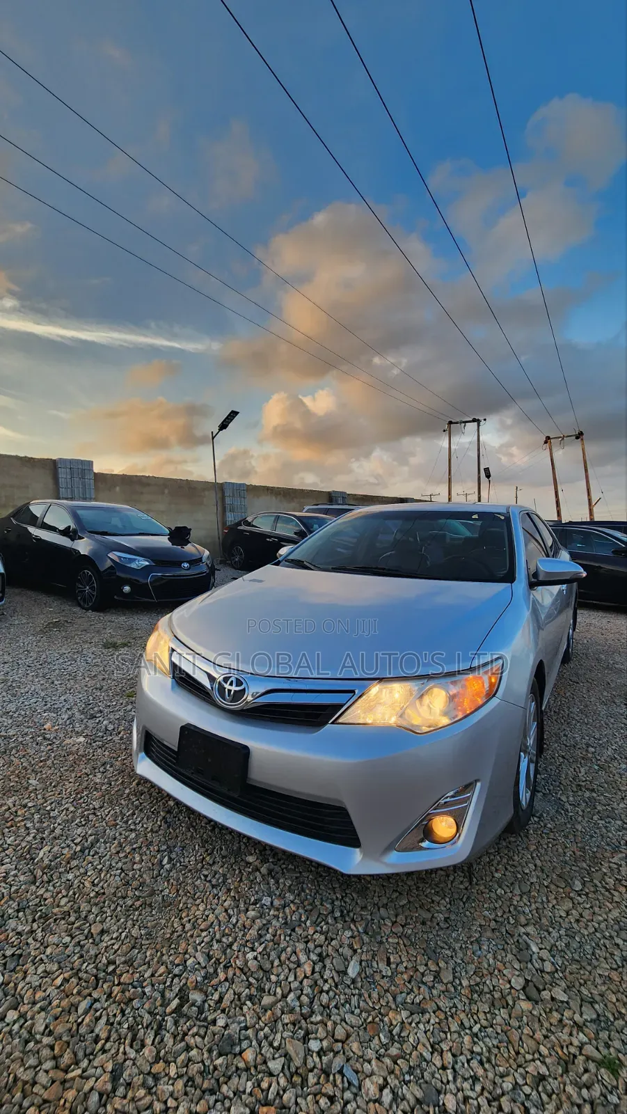 Toyota Camry XLE 4dr Sedan w/Prod. End 11/13 (2.5L 4cyl 6A) 2014 Silver