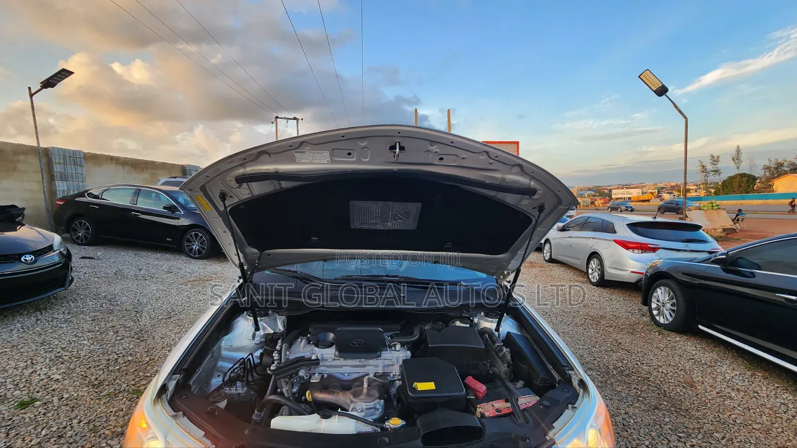 Toyota Camry XLE 4dr Sedan w/Prod. End 11/13 (2.5L 4cyl 6A) 2014 Silver