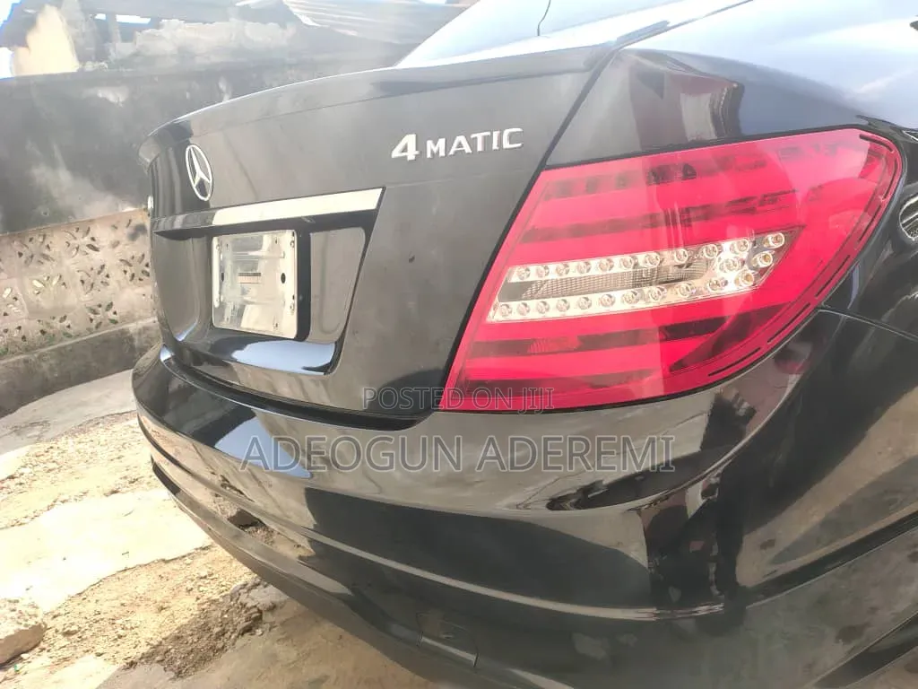 Mercedes-Benz C300 2014 Black