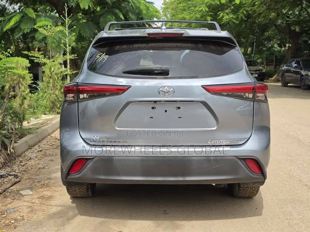 Toyota Highlander Limited FWD 2020 Gray