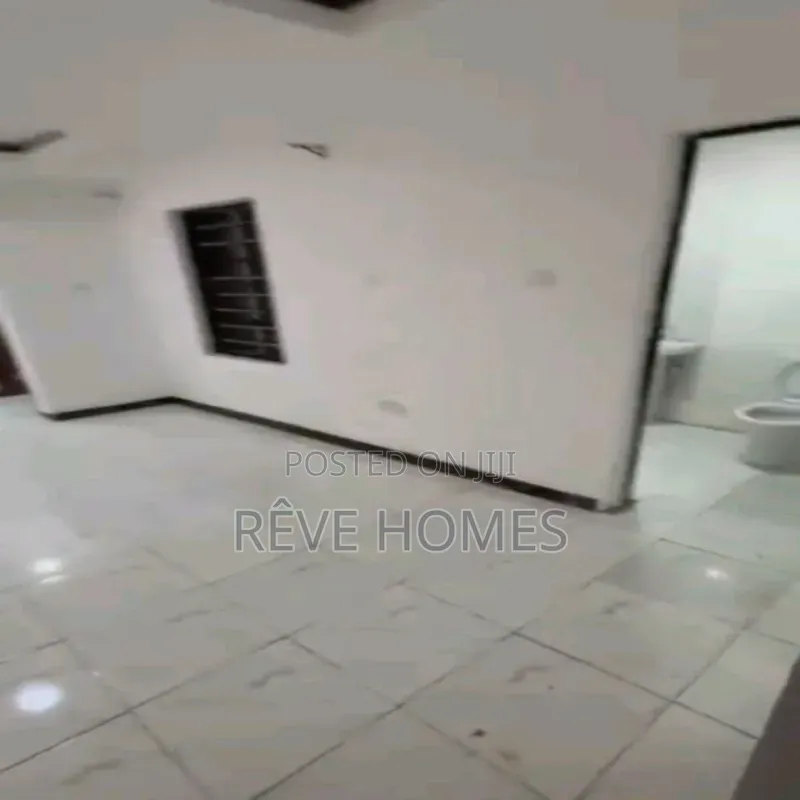 2bdrm Block of Flats in Soluyi for rent