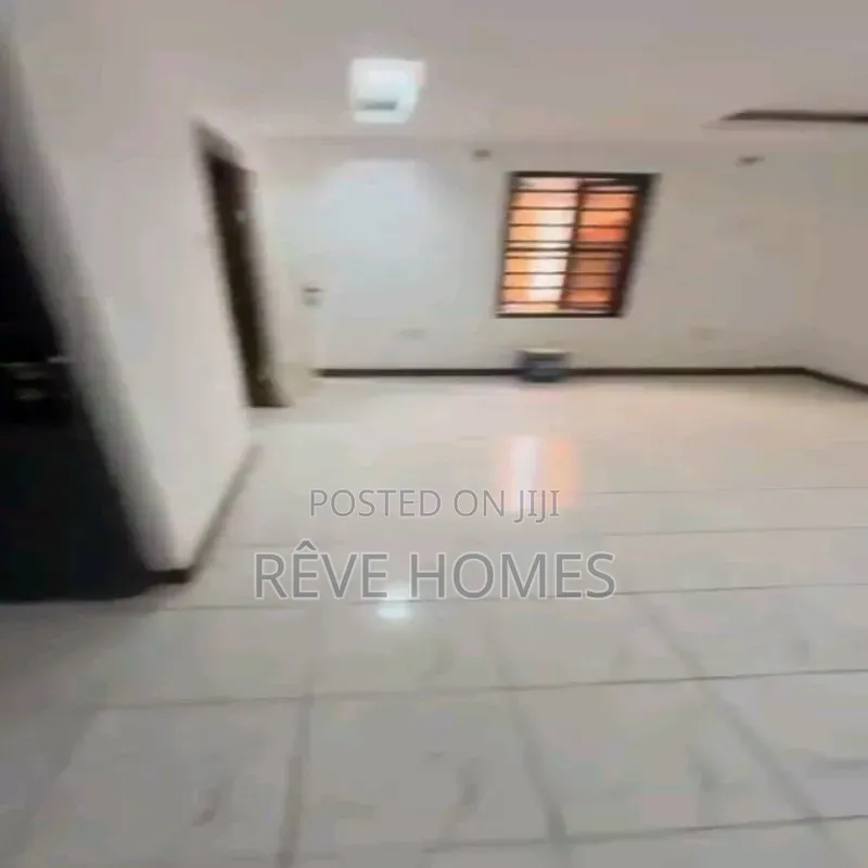 2bdrm Block of Flats in Soluyi for rent