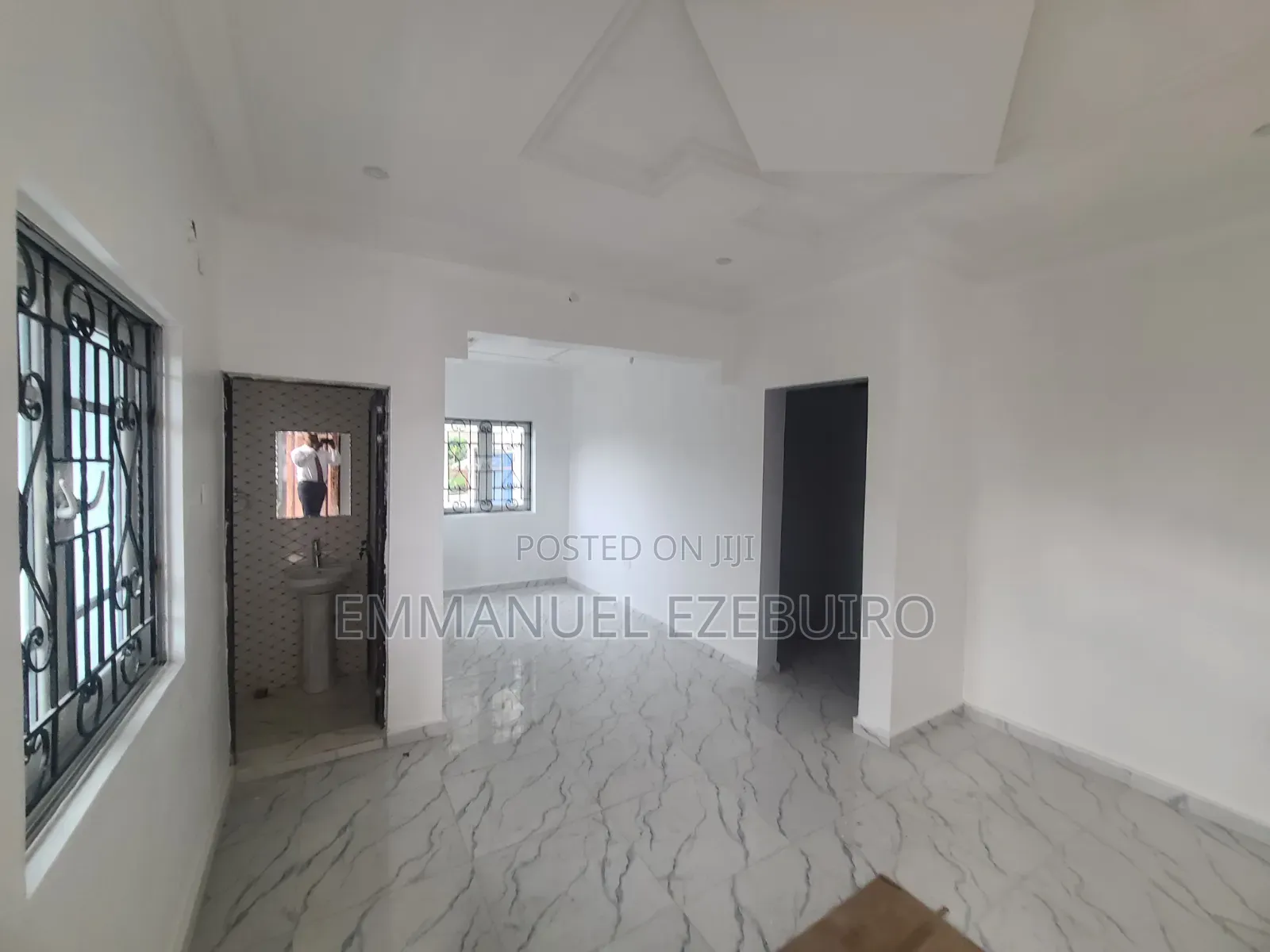 1bdrm Block of Flats in Rumuigbo Off, Port-Harcourt for rent