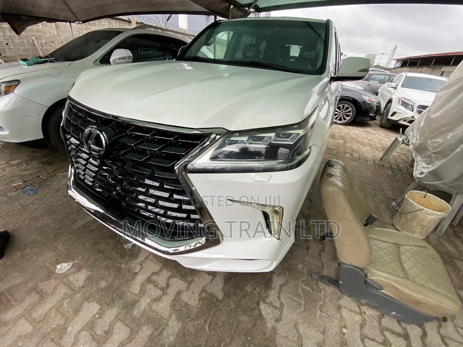 Lexus LX 570 AWD 2014 White