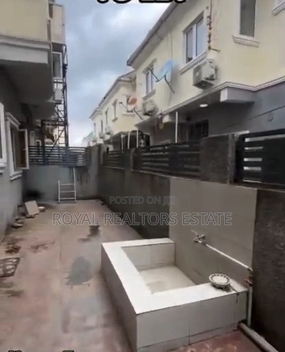 4bdrm Duplex in In An Estate, Idu Industrial for rent