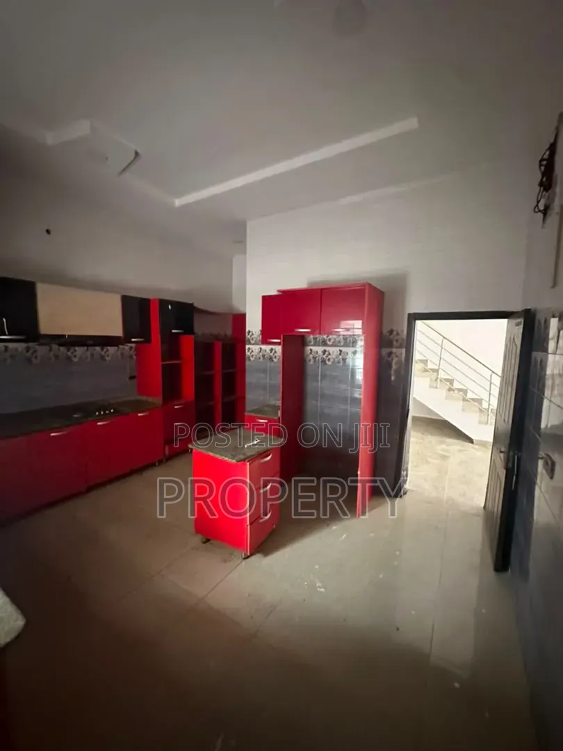 4bdrm Duplex in Lekki Phase 2 for sale