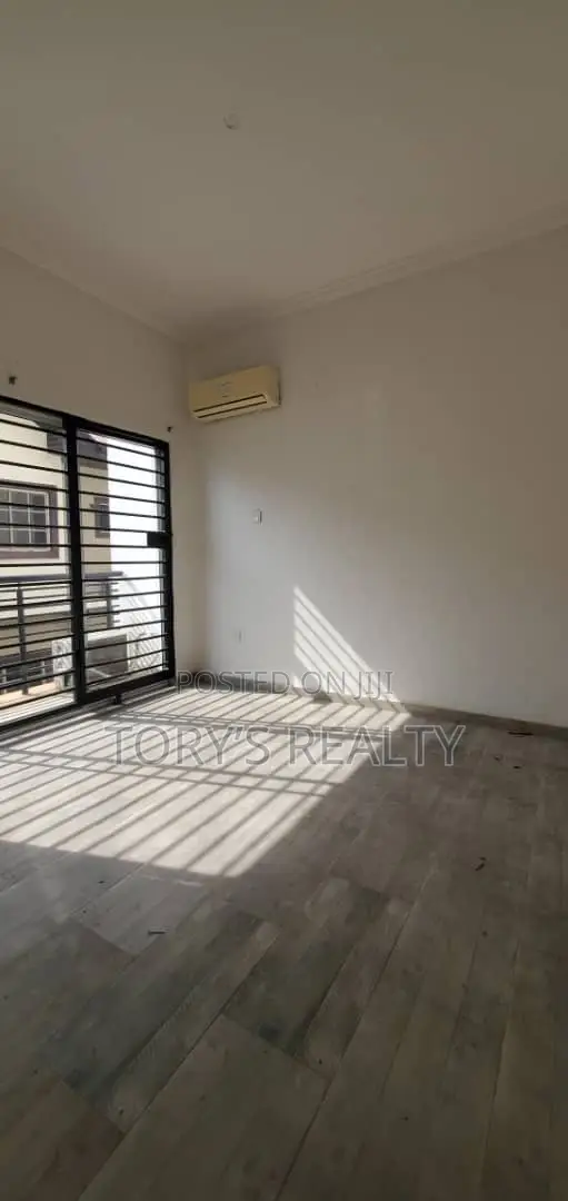 3bdrm Duplex in Lekki Phase 1 for rent