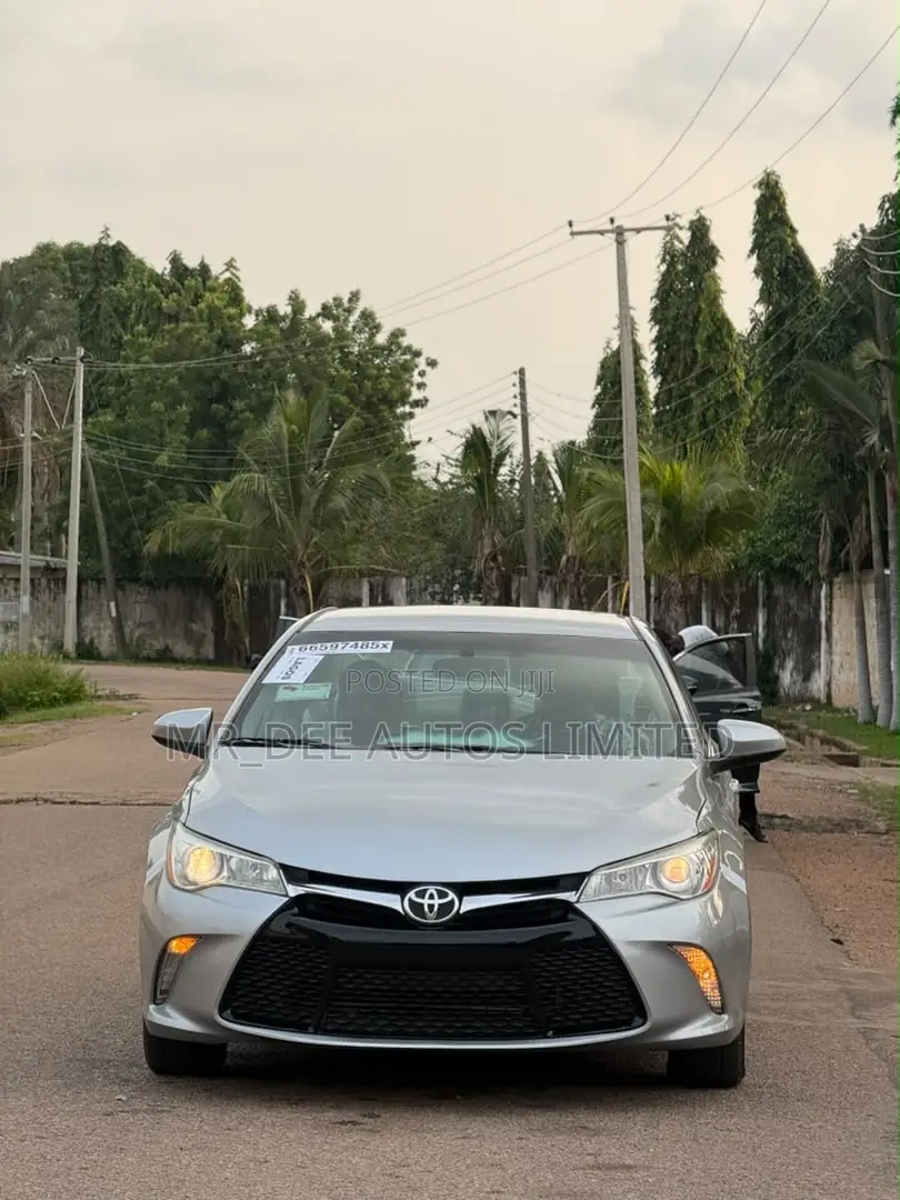 Toyota Camry 2016 Silver