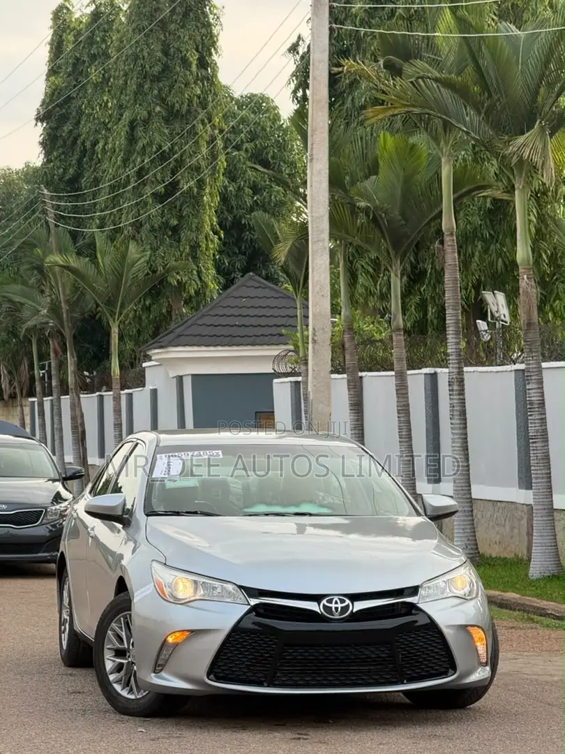 Toyota Camry 2016 Silver