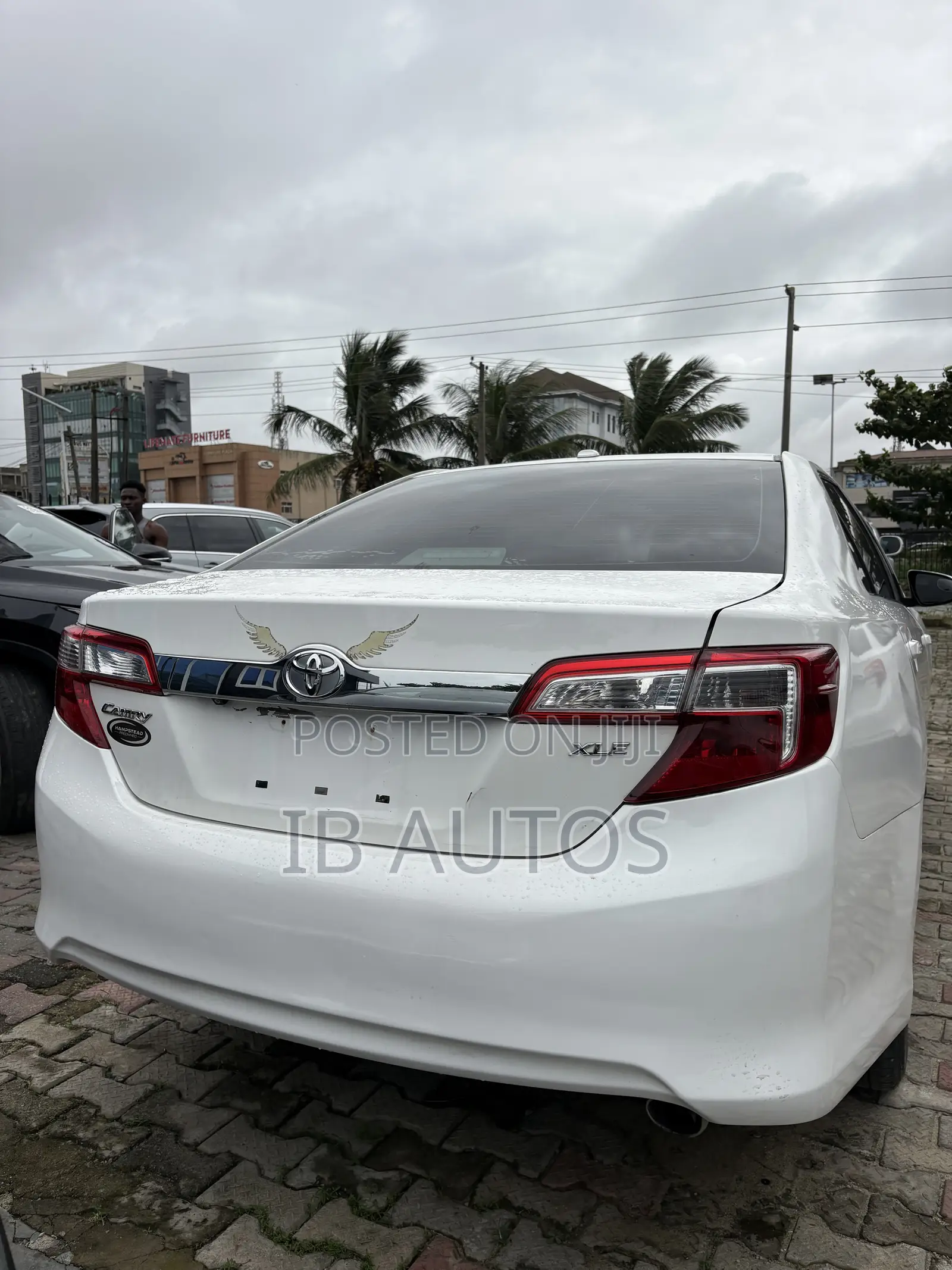 Toyota Camry XLE 4dr Sedan (2.5L 4cyl 6A) 2013 White