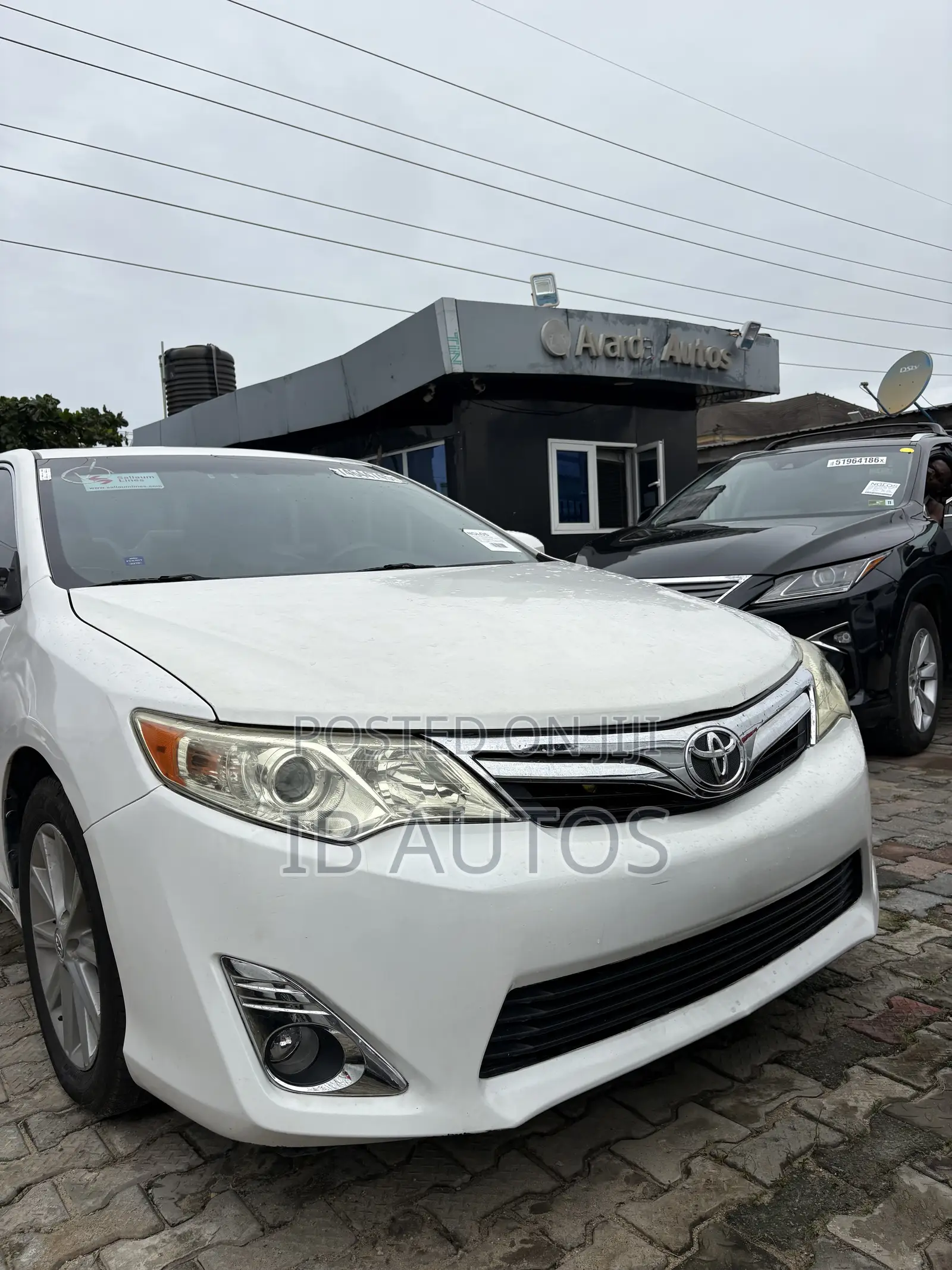 Toyota Camry XLE 4dr Sedan (2.5L 4cyl 6A) 2013 White