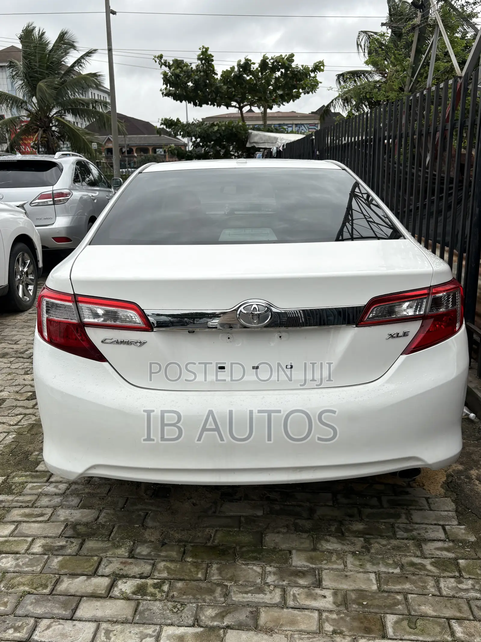 Toyota Camry XLE 4dr Sedan (2.5L 4cyl 6A) 2014 White