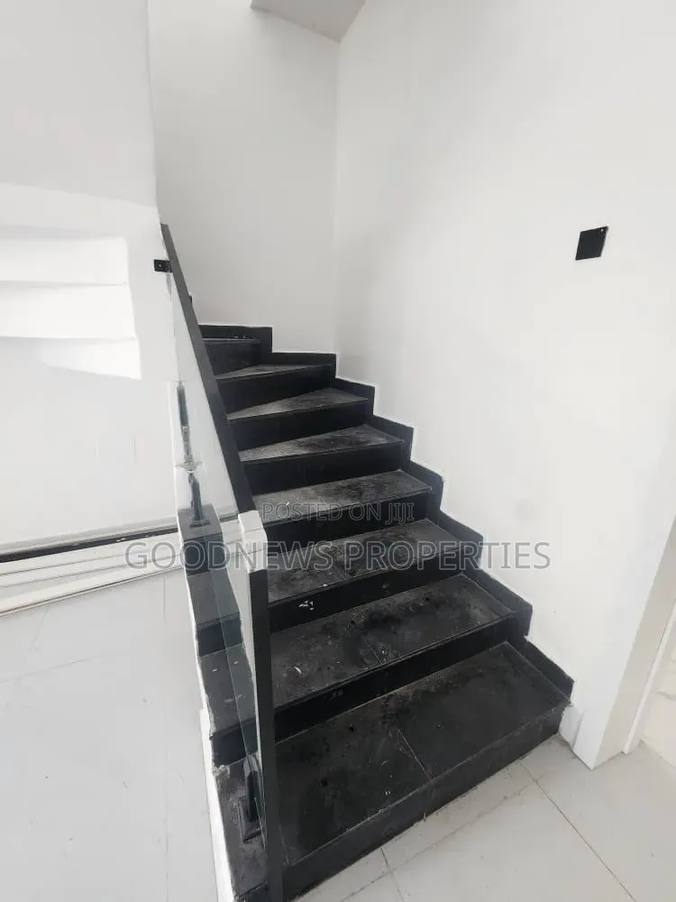 5bdrm Duplex in Ajah for sale