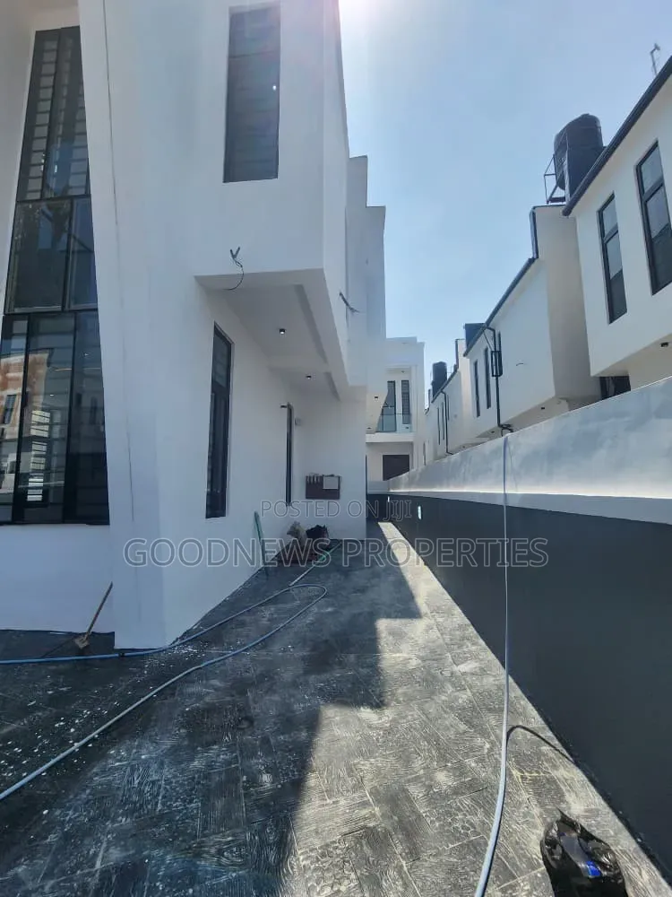 5bdrm Duplex in Ajah for sale