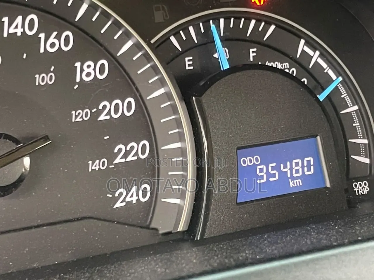 Toyota Camry LE 4dr Sedan (2.5L 4cyl 6A) 2015 Gold