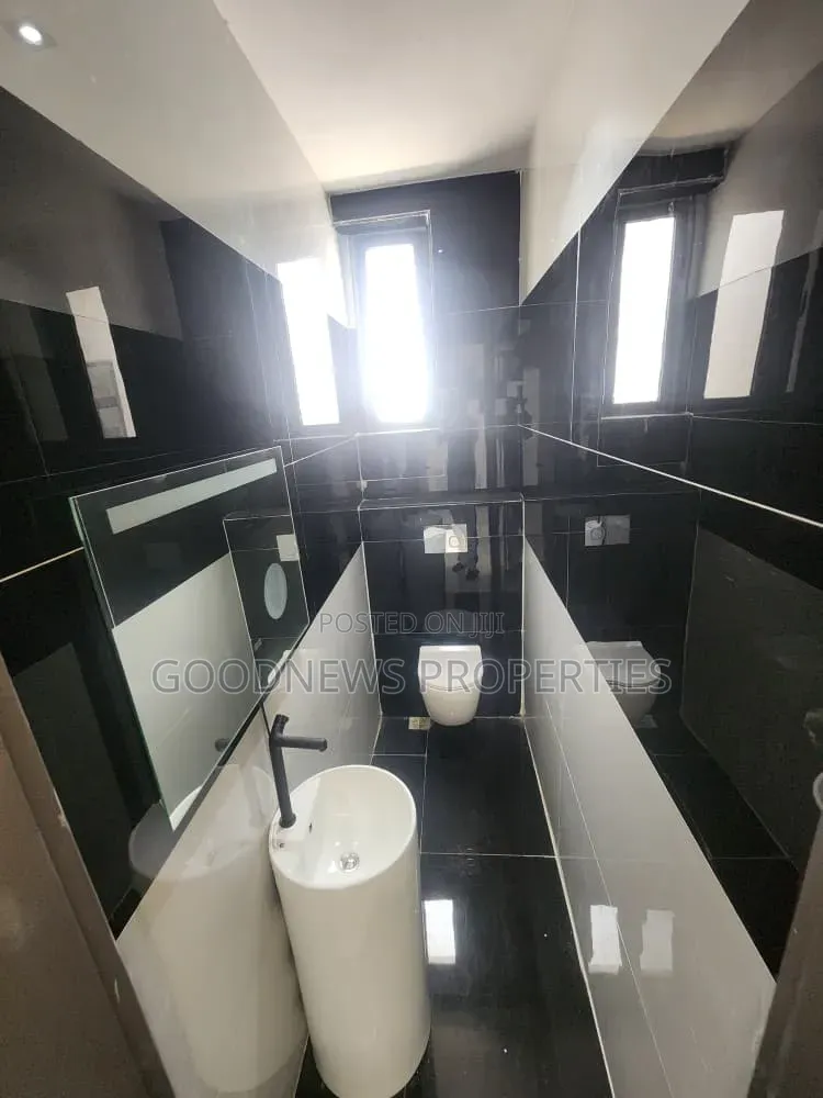 5bdrm Duplex in Ajah for sale