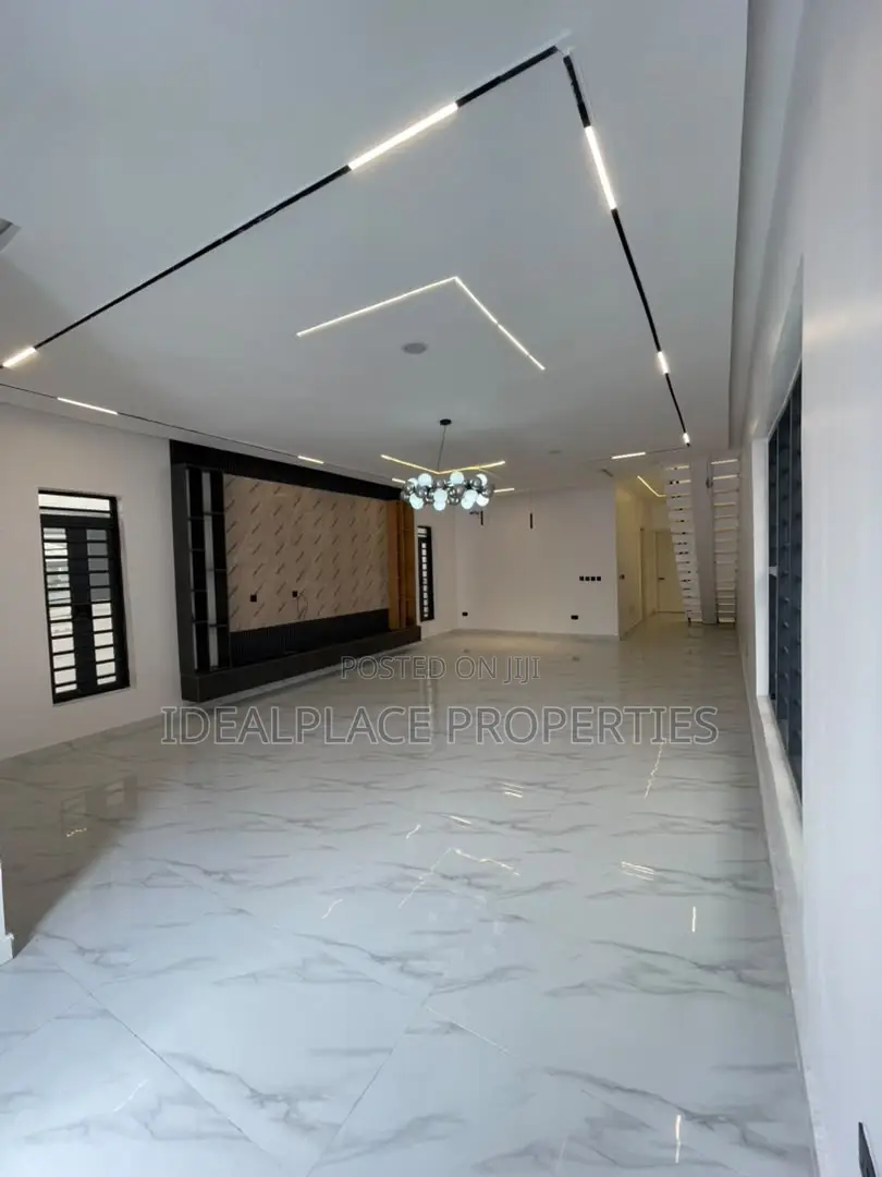 5bdrm Duplex in Ikota for sale