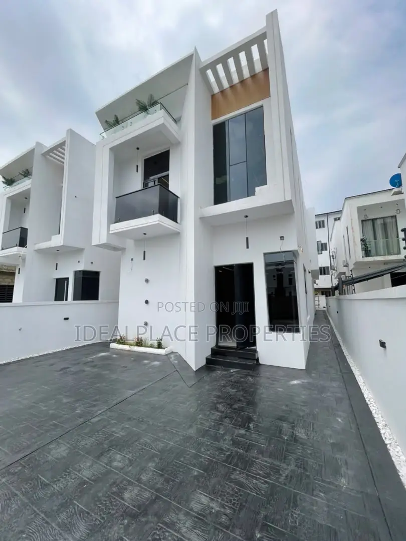 5bdrm Duplex in Ikota for sale