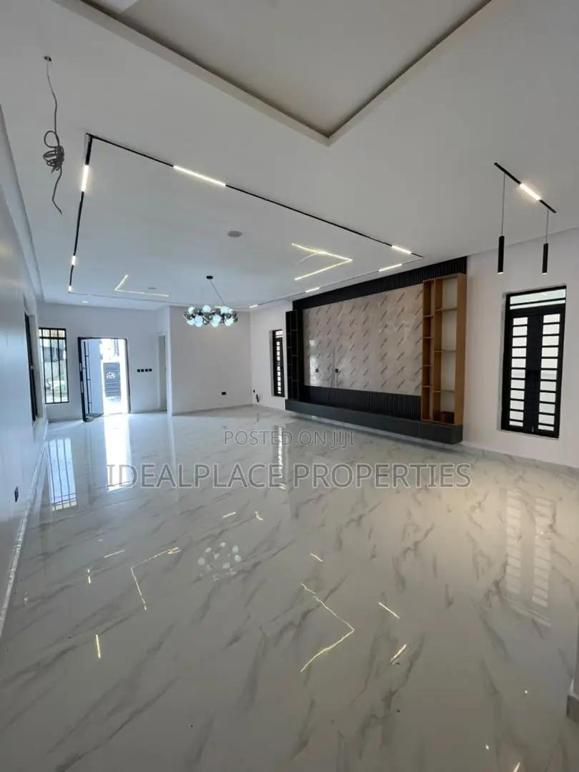 5bdrm Duplex in Ikota for sale